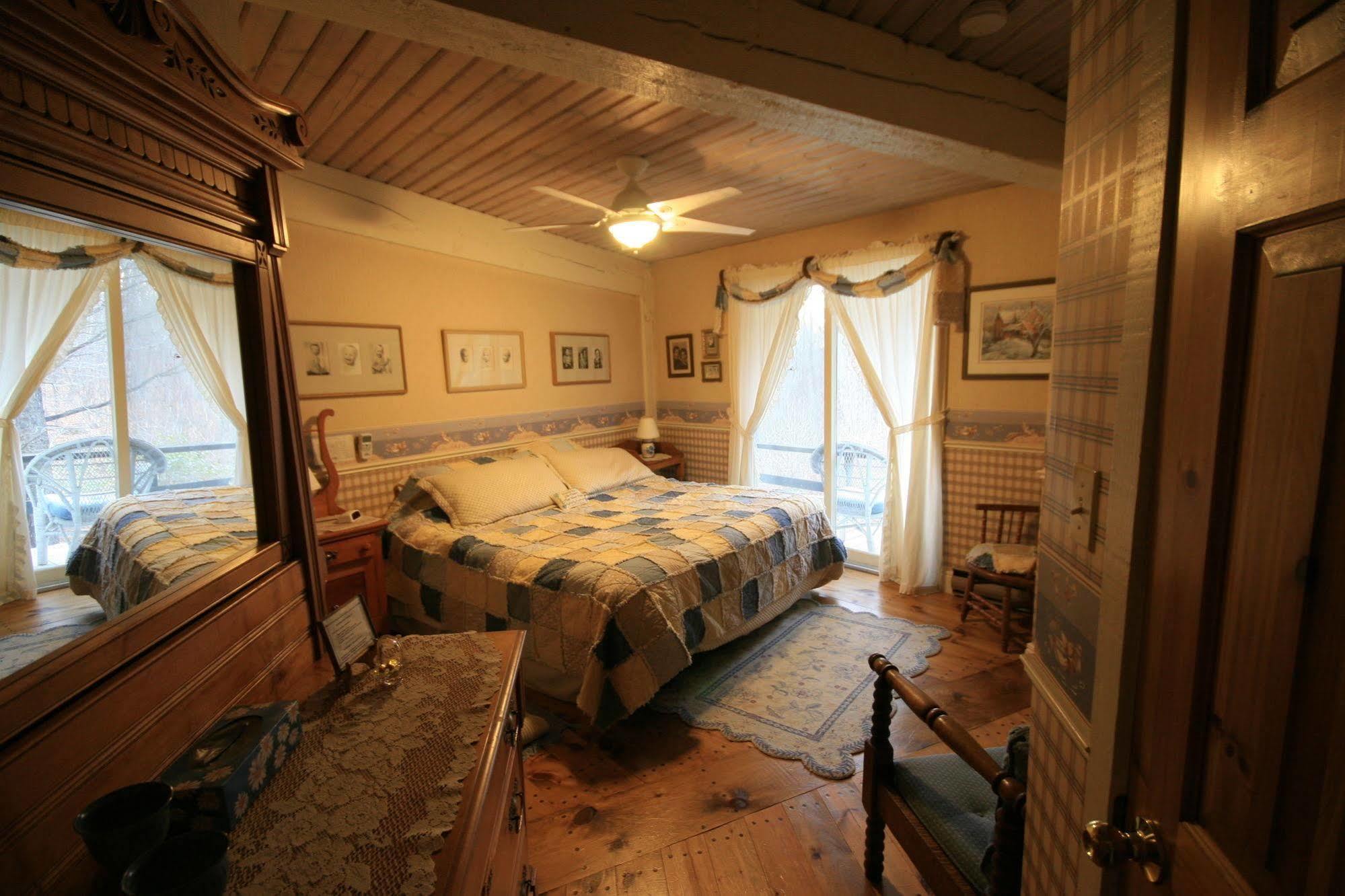 Stouffermill Bed & Breakfast Algonquin Highlands Eksteriør billede