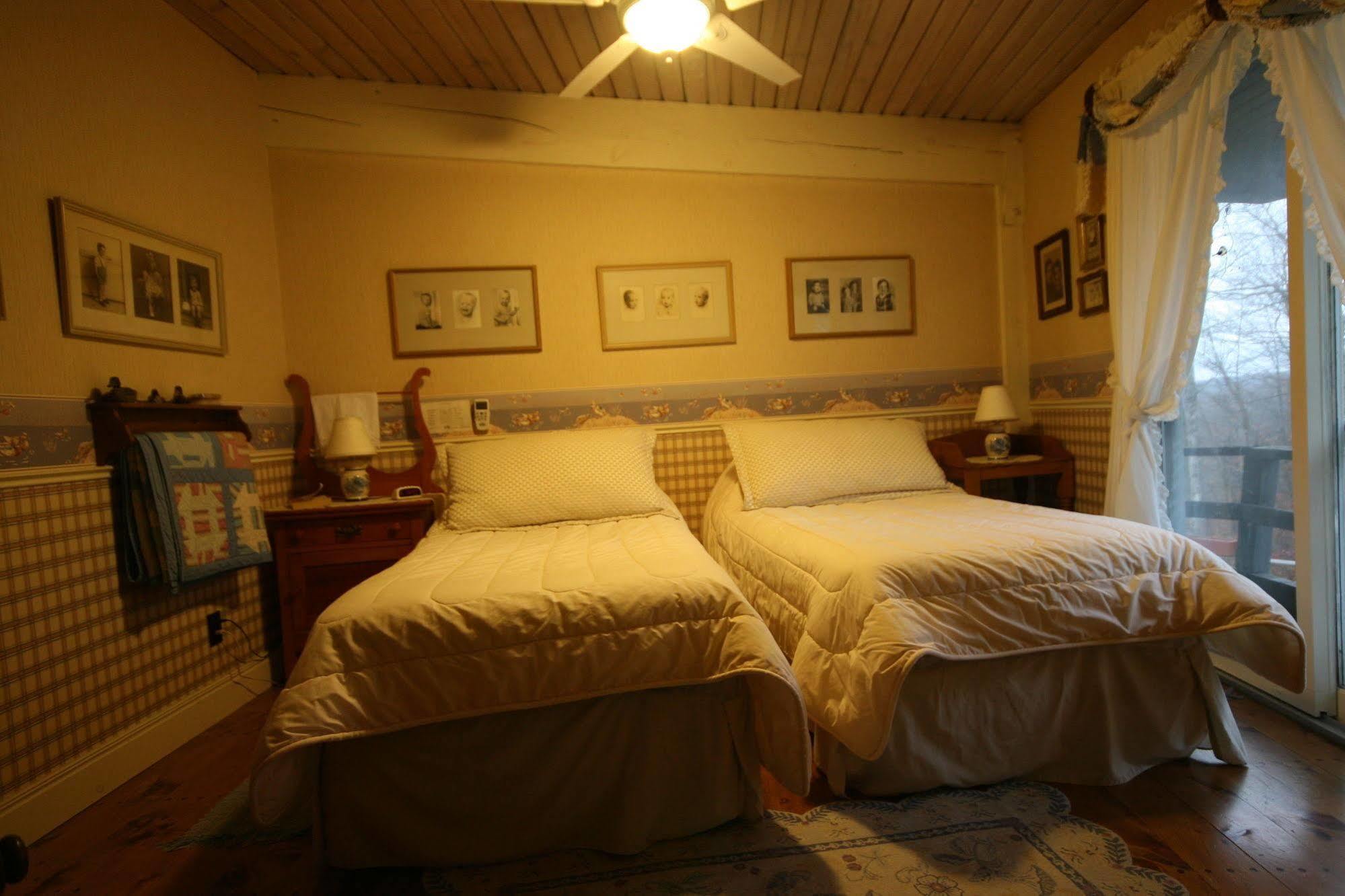 Stouffermill Bed & Breakfast Algonquin Highlands Eksteriør billede