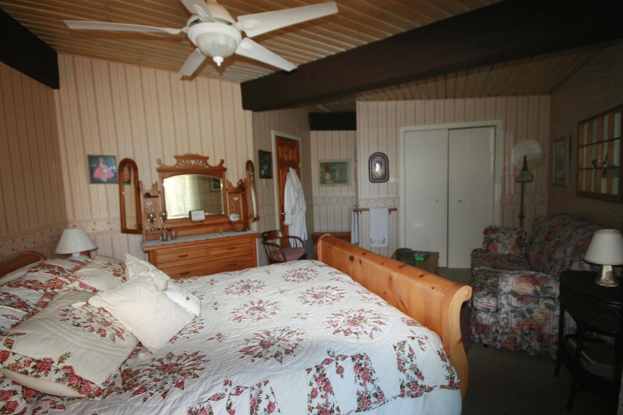 Stouffermill Bed & Breakfast Algonquin Highlands Eksteriør billede