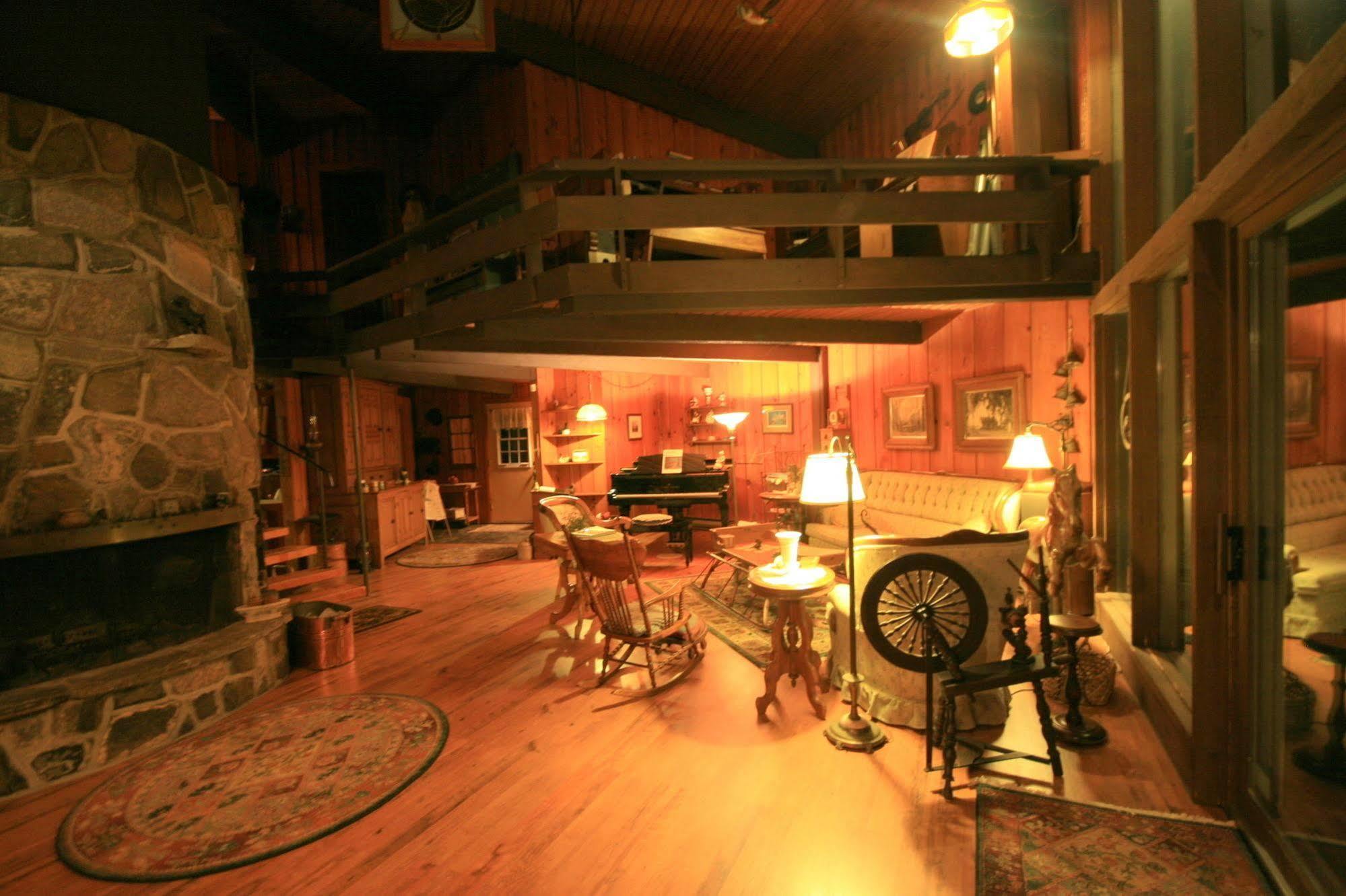Stouffermill Bed & Breakfast Algonquin Highlands Eksteriør billede