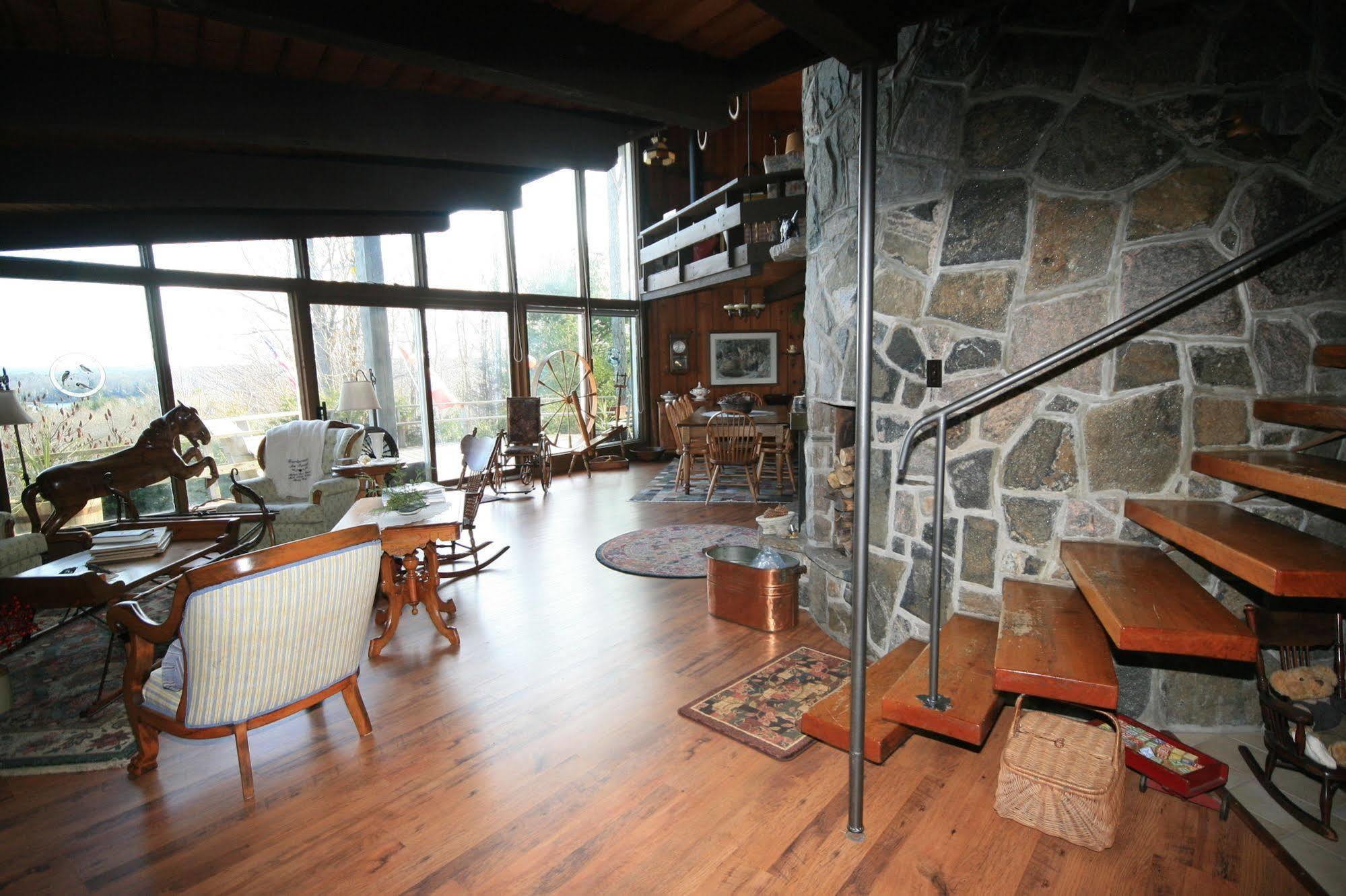 Stouffermill Bed & Breakfast Algonquin Highlands Eksteriør billede
